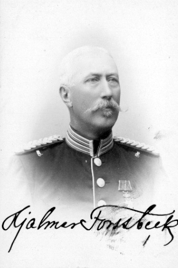 Carl Hjalmar Forssbeck, född 2.8.1847- död 21.3.1927. 
Överste i Armén. Överstelöjtnant vid Lifregementets Grenadjärer.