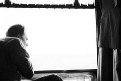 Gundersen betrakter landskapet fra Tan(xx)expressen