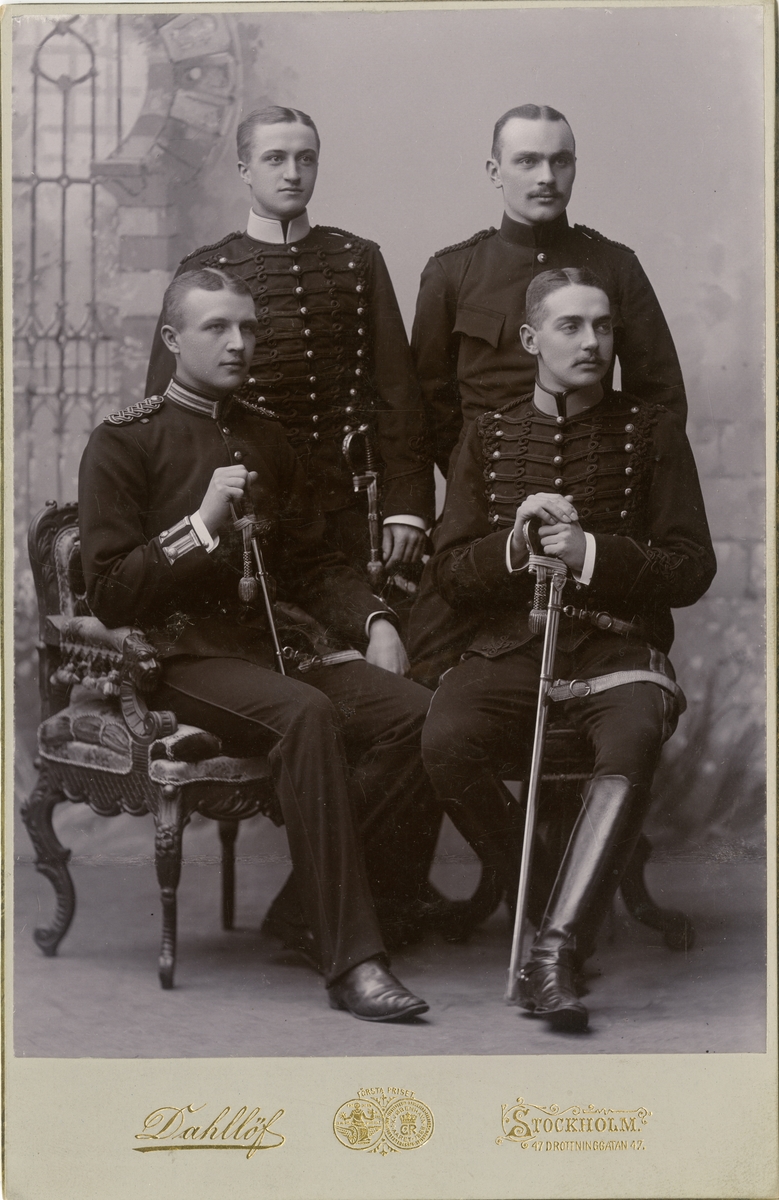 Grupporträtt av officerare vid Wendes artilleriregemente A 3 och Upplands regemente I 8, 1896.
För namn, se bild nr. 3.