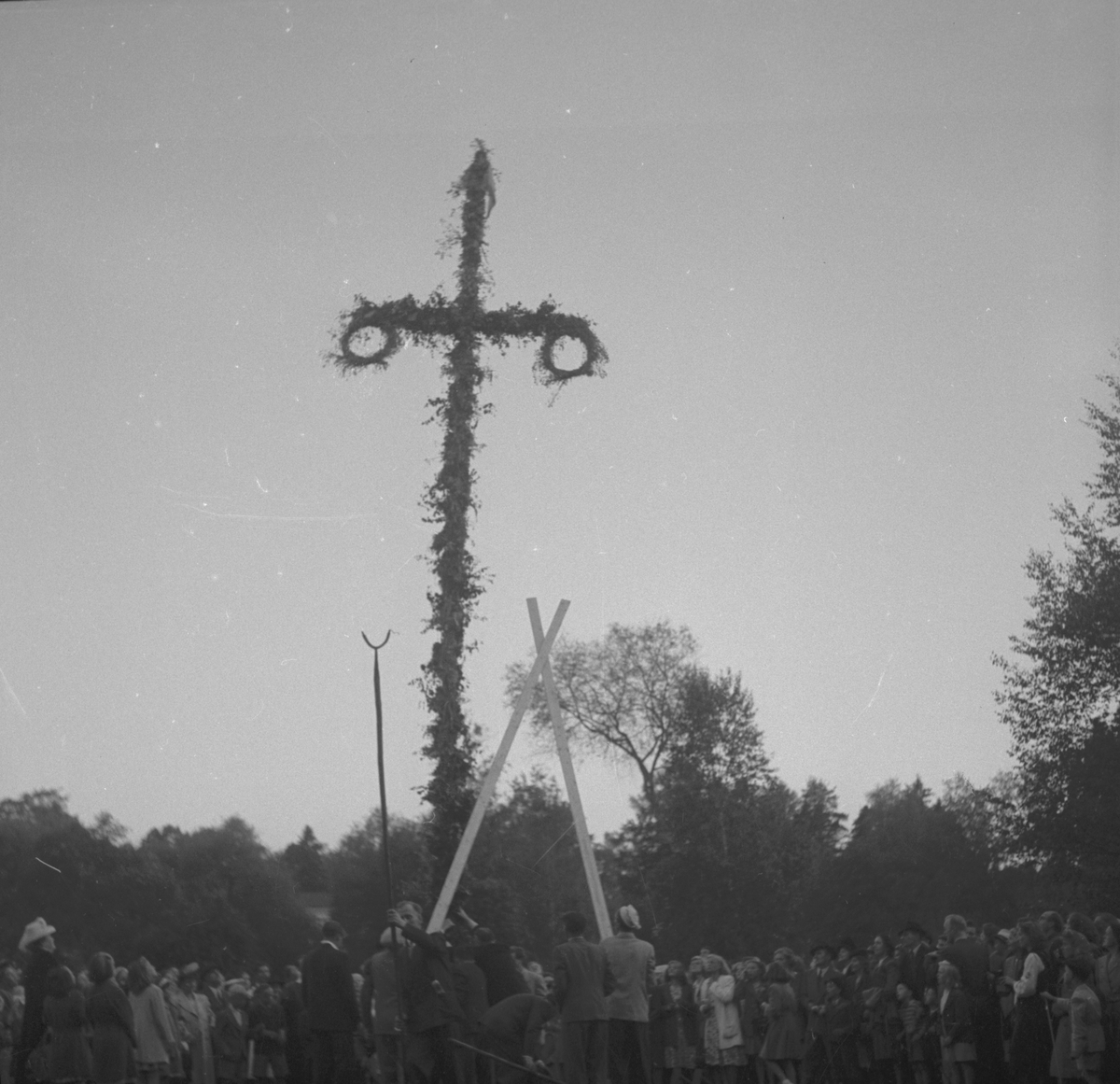 Heimdal kongress och tävlingar 1946.

Resning av midsommarstång.
