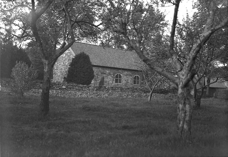 Enligt Bengt Lundins noteringar: "Lyckorna. Ljungs gamla kyrka. Vykort TF 3156 Foto BL 735 Jmf neg 193".
