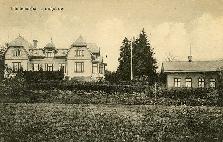 Enligt Bengt Lundins noteringar: "Ljungskile. Tjöstelsröd, övre. Huset byggdes 1894. Ägare 1910 överste Fjellman. 1918 Dir. E.C.K vid Partille fabriker. 1930 Adolf Hillman. 
1961 Landstinget som konvalescenthem".