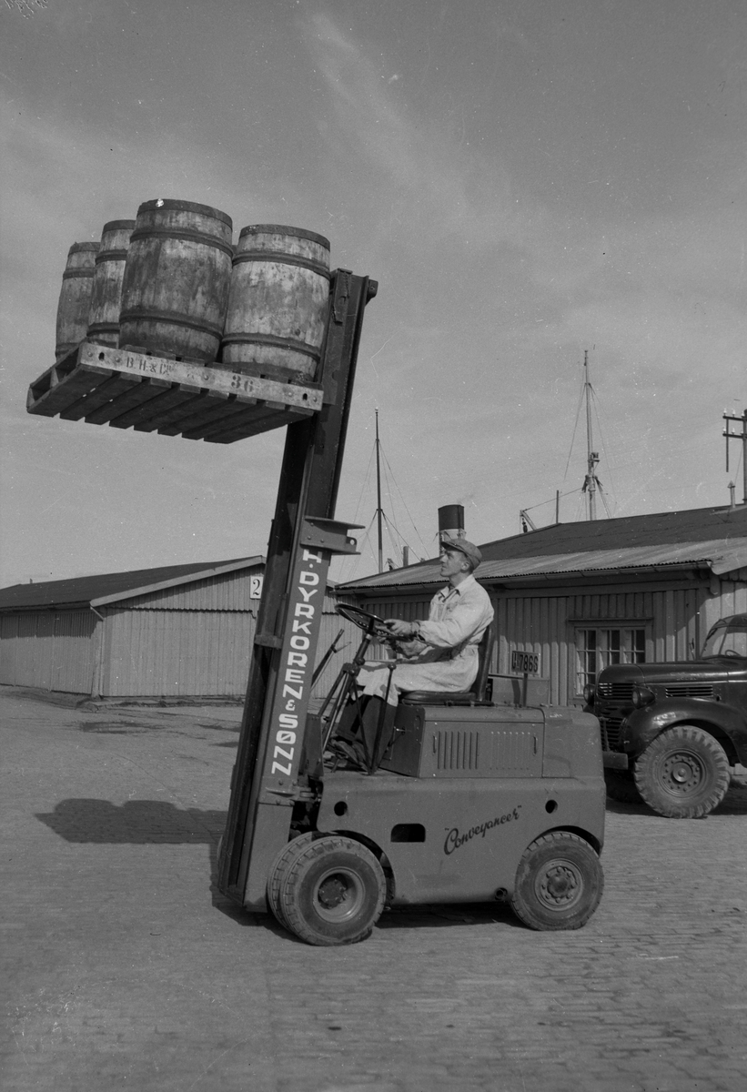 Firma H. Dyrkoren & Sønn, bruk av gaffeltruck