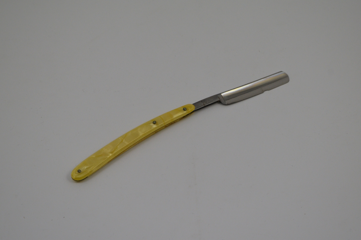 Fabrikkmerke: parallellogram /sirkel eller uten ramme med : en mann i profil med hatt og hakke over skulderen.