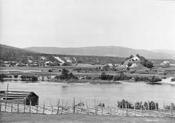 Bygninger, skigard, naturforhold.