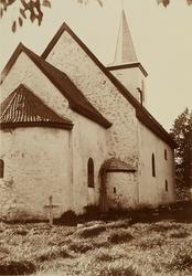 Tanum kirke er en langkirke oppført i stein fra 1100- eller 