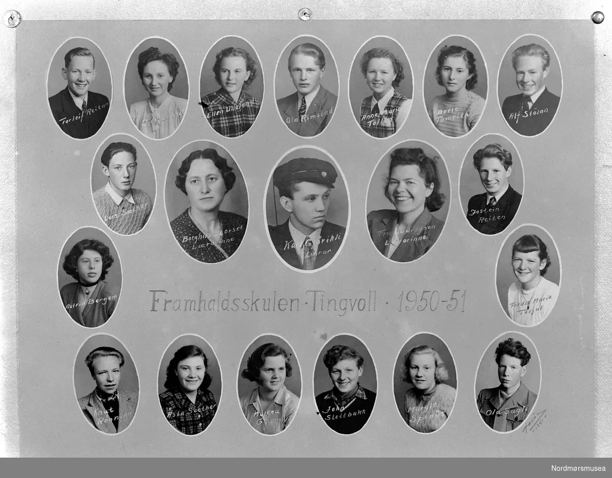 Framhaldsskolen, Tingvoll, 1950-51. Fra Nordmøre museums fotosamlinger (Halås-arkivet). (Reg: EFR2013/MBL2014.) 
