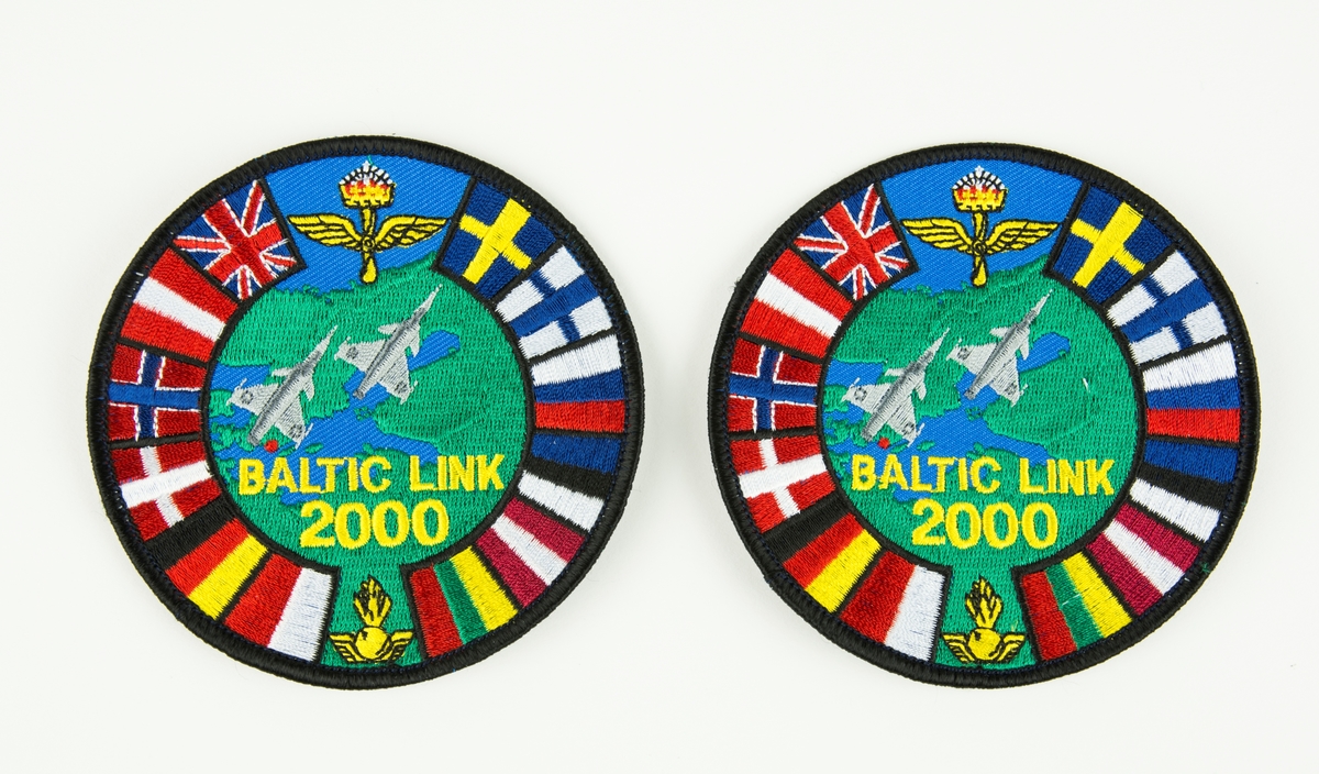 Dekaler, Baltik Link 2000.
Två stycken musmattor, två stycken sydda märken och sex stycken dekaler.