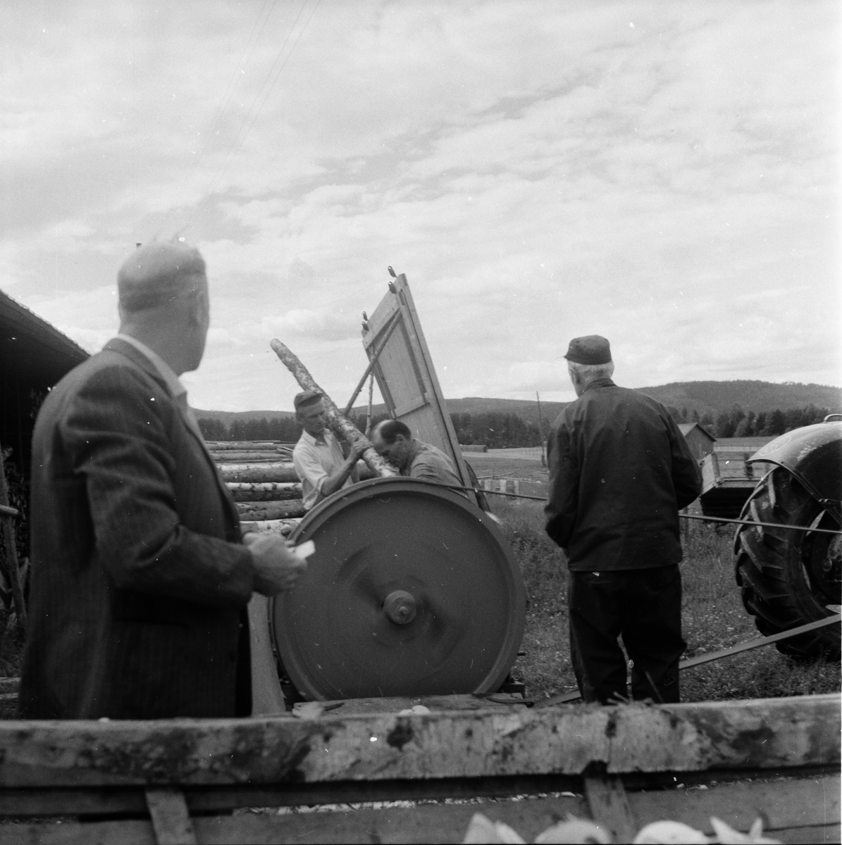 "Hälsingetuggen" demonstreras.
Landafors 16/7 1958