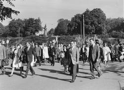 Morgentrafikk ved undergrunnsbanen ved Nationalteatret