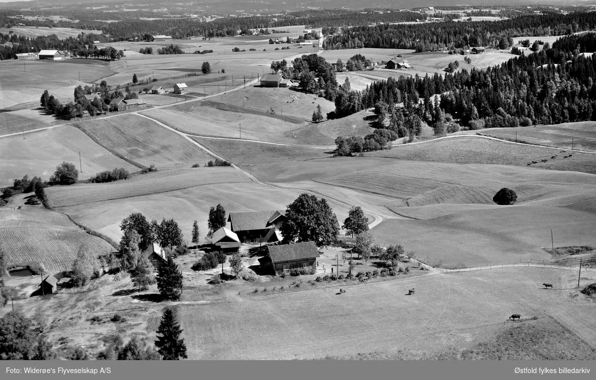 Torp gård, søndre, gnr./bnr.127/1. Spydeberg, flyfoto.