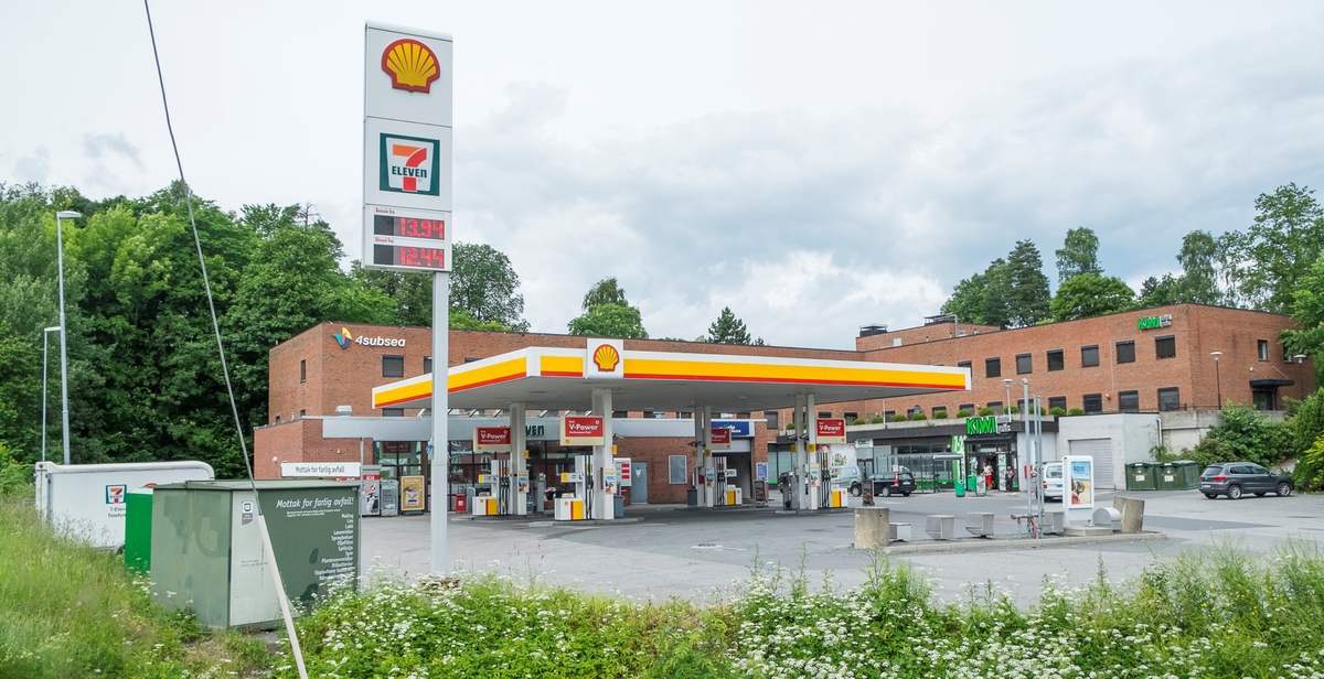 Shell bensinstasjon Smedsvingen, Hvalstad, Asker