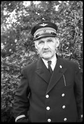 Fotografen har skrevet: "Konduktør Syversen".
Antatt: Kondu