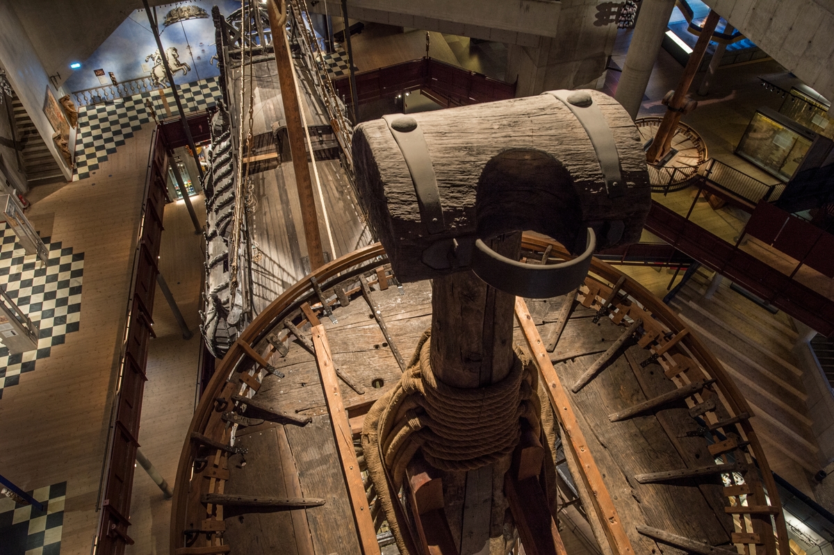 Regalskeppet Vasa, akterspegel, helbilder och bilder fotograferat ovanifrån.