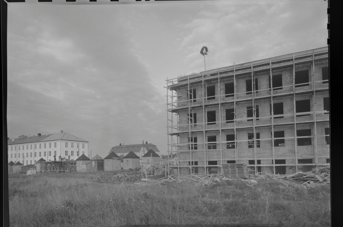 Bygging av Kjemiblokk 1, Lerkendal hagekoloni, bebyggelsen på Berg og idrettsplassen på NTH