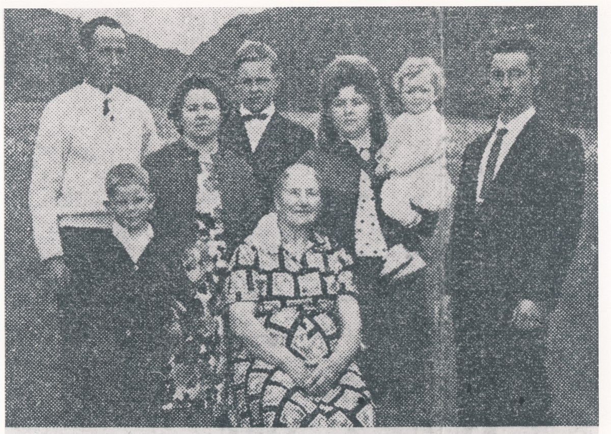 Avisutklipp av familien Edwards i en engelsk avis,1964.