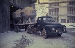 Lastebil på industriplassen.