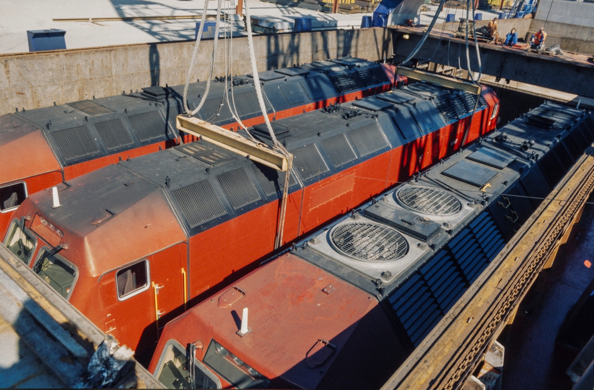 Fotoserie fra utskipningen av 11 diesellokomotiver type Di 6 i mai 1999.