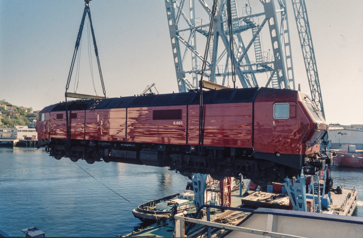 Fotoserie fra utskipningen av 11 diesellokomotiver type Di 6 i mai 1999.