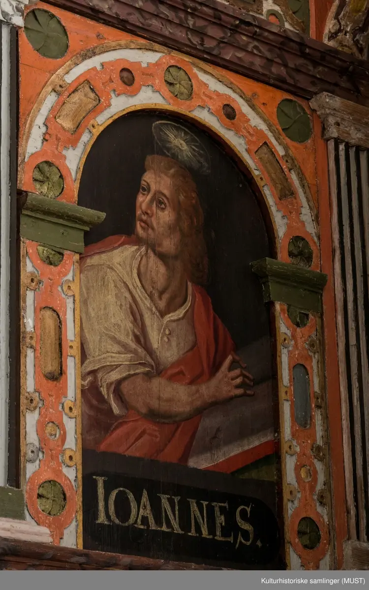 Bemalte felt med billedlige fremstillinger av disiplene (fra venstre) Matheus, Marcus, Lucas og Johannes.