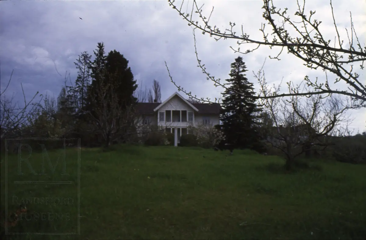 Foto med motiv fra Sveitservillaer og annen bebyggelse i Jevnaker, 1973.