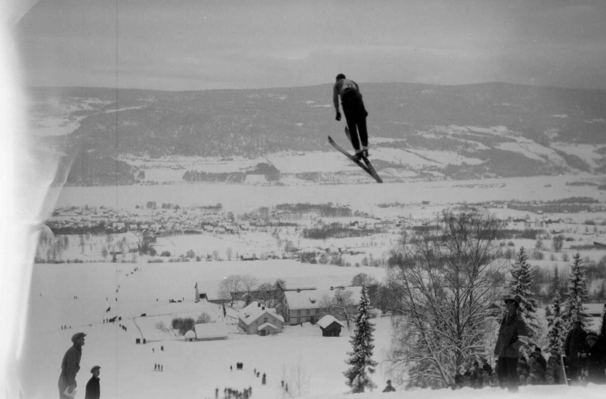 Hovedlandsrennet på Lillehammer i 1927. Hoppere i svevet