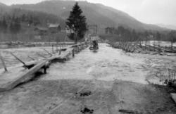 Flom i Gudbrandsdalen i 1934. Oversvømmelse over Storbrua ov