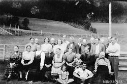 Gruppebilde. Selskap hos Anna Kjølle.