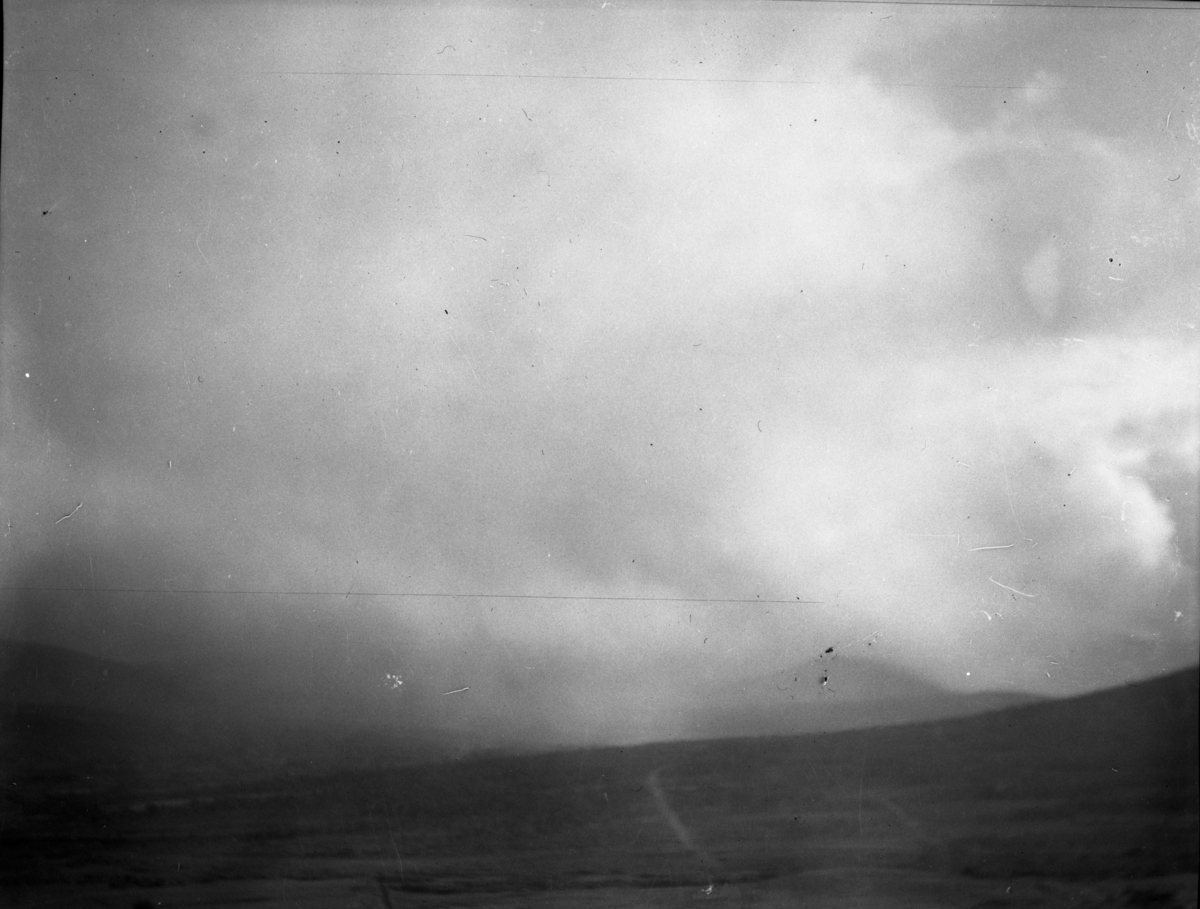 Rikard Berges fotoarkiv. Portretter, gruppebilder, landskap, fjellturer. Bilde nr. 4

Fotografier tatt av Rikard Berge. 642 nummer. Samlingen består av negativer bladfilm. Motivene er ført inn i egen protokoll av Berge. Protokollen har tittel "Bilæt-emne"