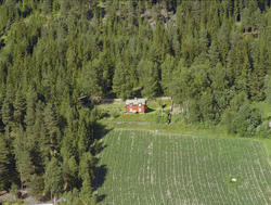 Øyer, Tretten, Stavsjordet, Stav. Et og ethalvsetasjes, rødt