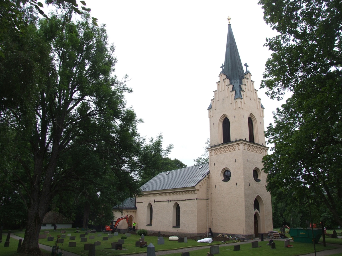 Arkeologisk förundersökning, schaktning för dränering, Enåkers kyrka, Enåkers socken, Uppland 2014