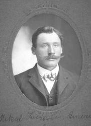 Portrett av Mikal Iversen f. 1869.