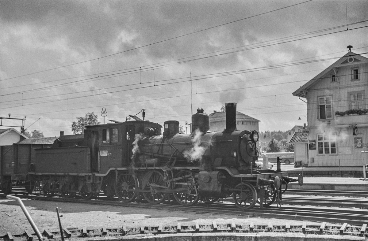 Damplokomotiv type 21c nr. 371 på Kongsvinger stasjon.