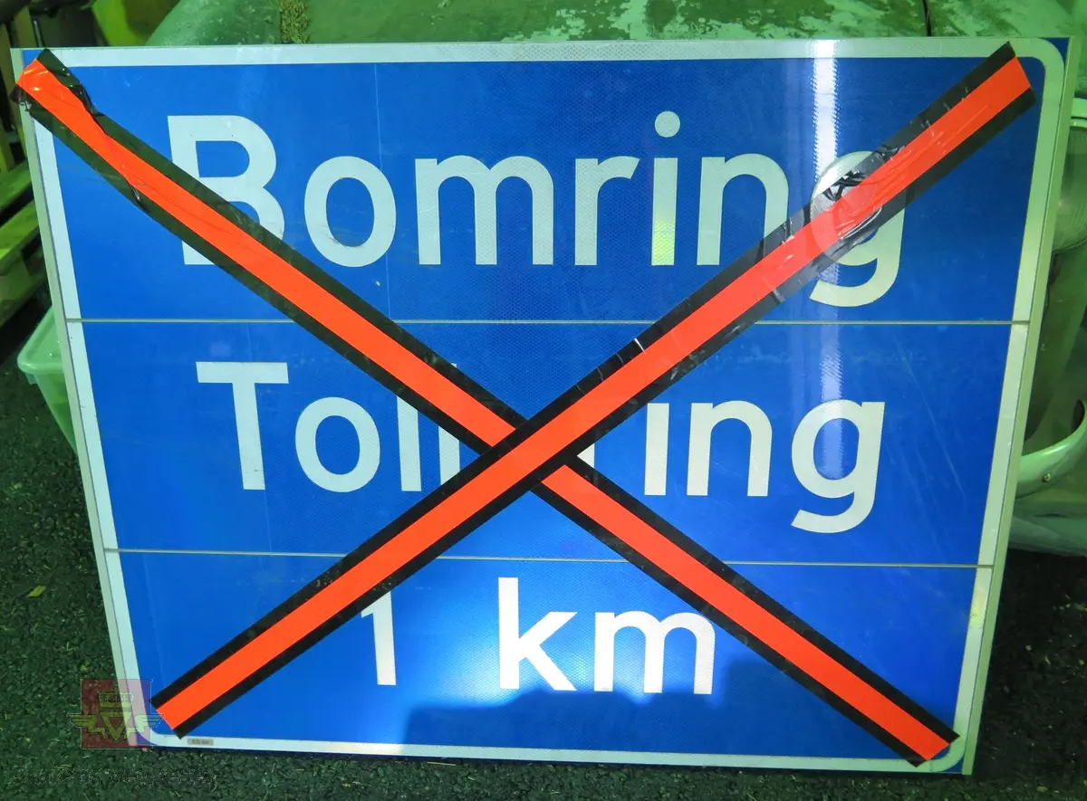 Består av en mendge deler. Hoveddeler er styringsskap, kamerautstyr, skilt og master.