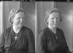 Portrett. Unge kvinne. Konfirmant. Bestilt av Anna Jakobsen.