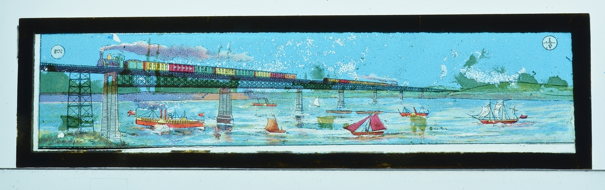 7 avlange glassplater med forskjellig motiv.