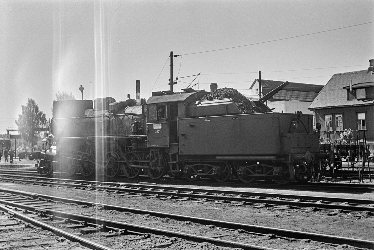 Damplokomotiv type 26a nr. 217 ved lokomotivstallen på Hamar.