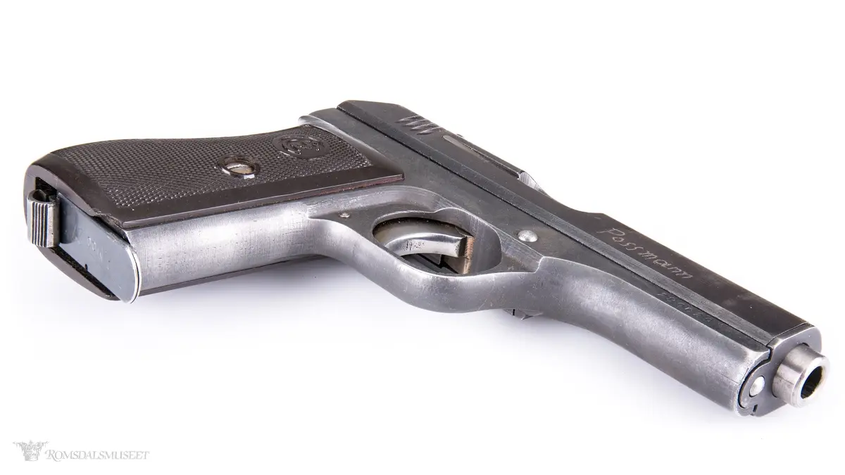 Hakekors på sluttstykket.