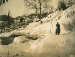 Lillehammer, Mesnaelva. Isgang/foss nær Lysgådrdsjordet.