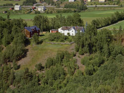 Sør-Fron, Harpefoss. Gardsbruket Østgard, også nevnt som Urd