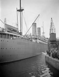 Amerikabåten Stavangerfjord og folk på Vippetangen, Oslo.