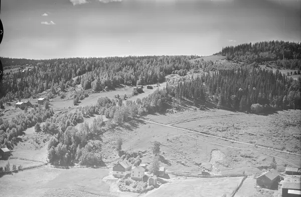 Ukjent gård i li, Øyer, kjøkkenhage, stabbur, omkringsliggen