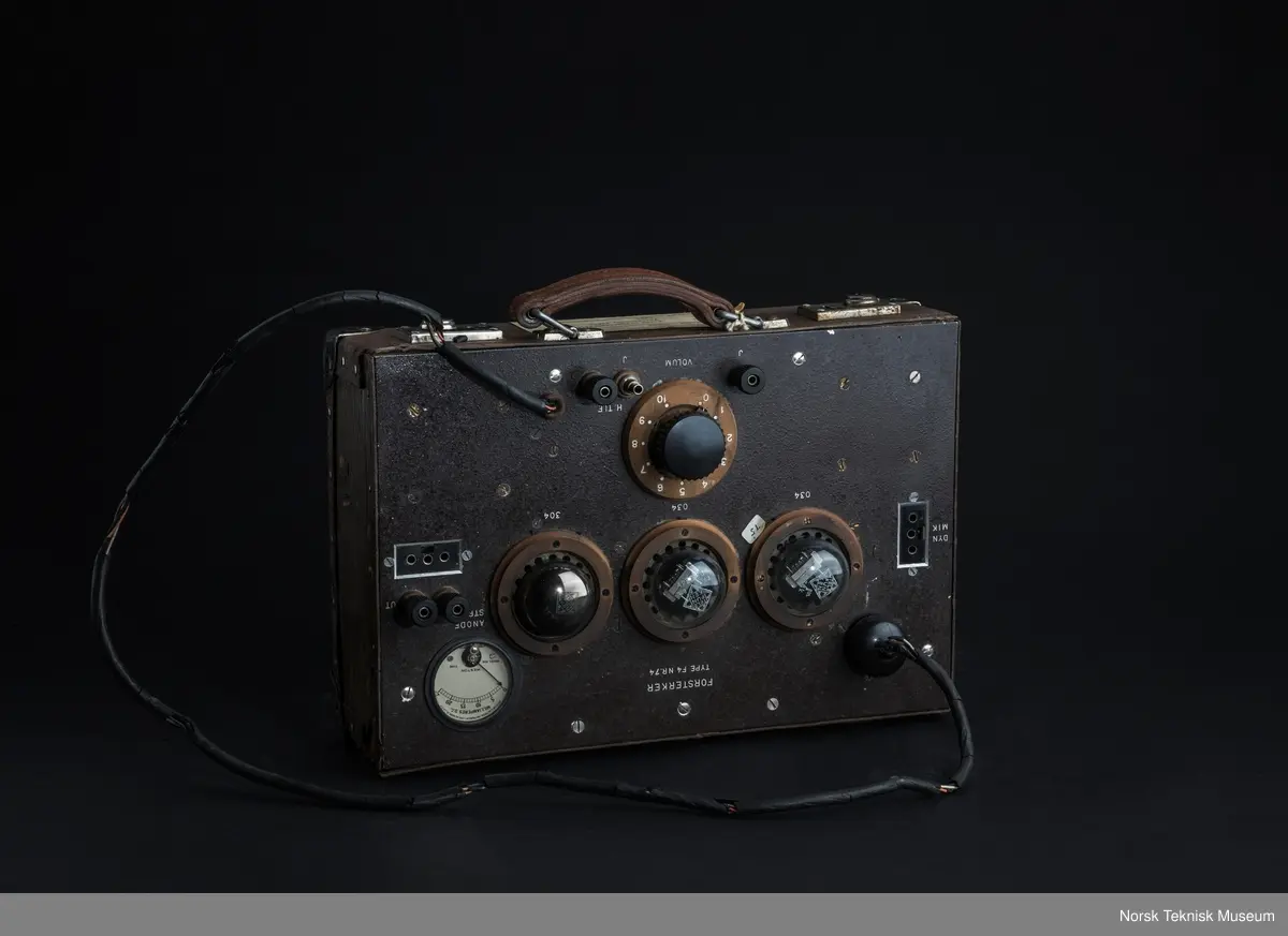 Med Telefunken rør og Weston milliamperemeter
Kraftig nedbrutt ledning