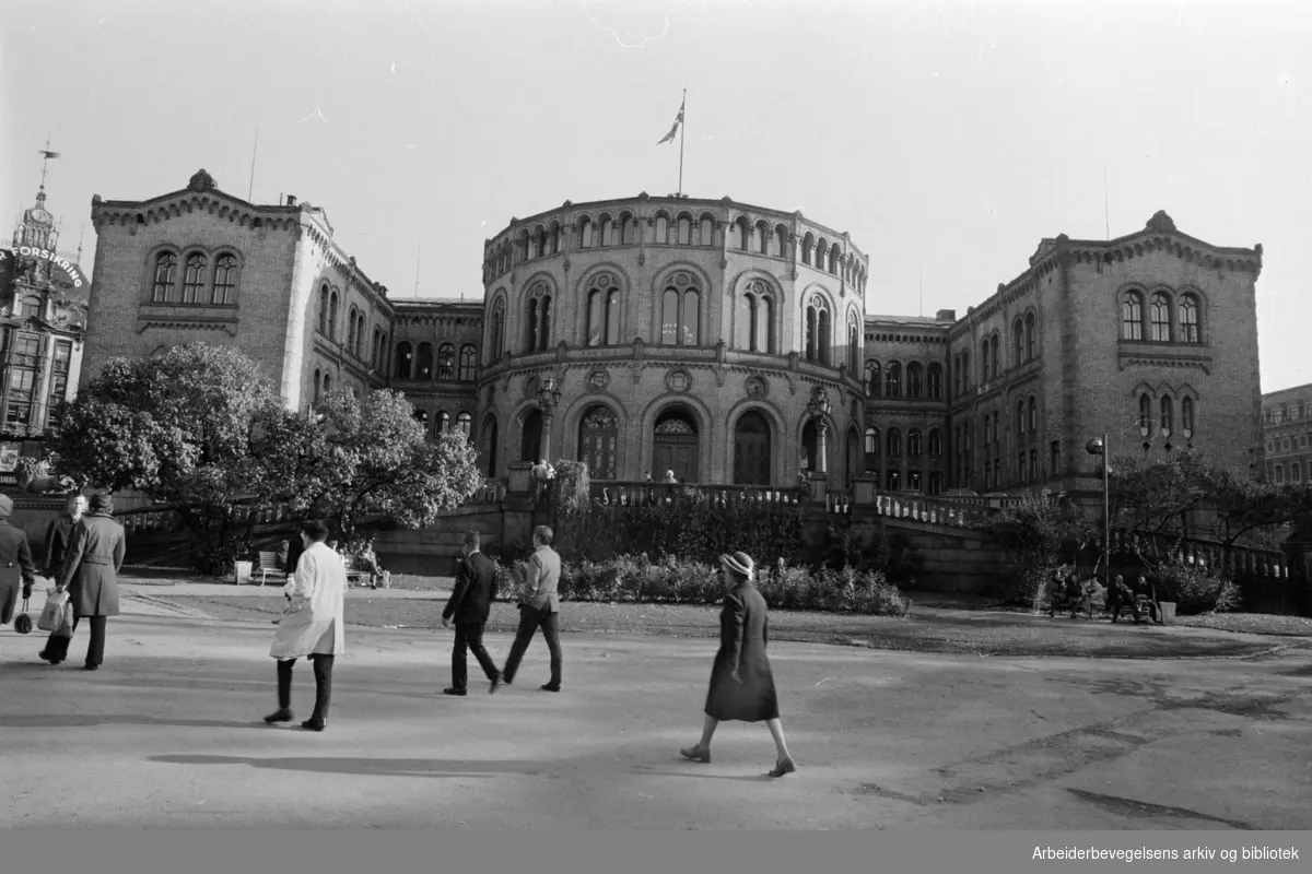 Stortingsbygningen. Oktober 1972