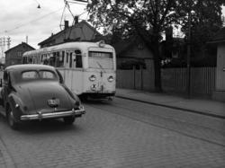 Strømsveien. Trafikk ved Etterstad. September 1952