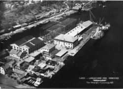 Ulike luftfoto av Langesund Mekaniske Verksted og Langesund 