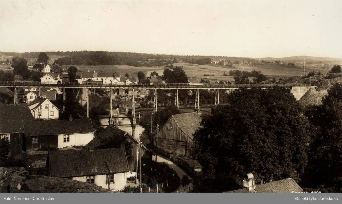 Oversiktsbilde av Hølen viadukt i Akershus. Postkort.