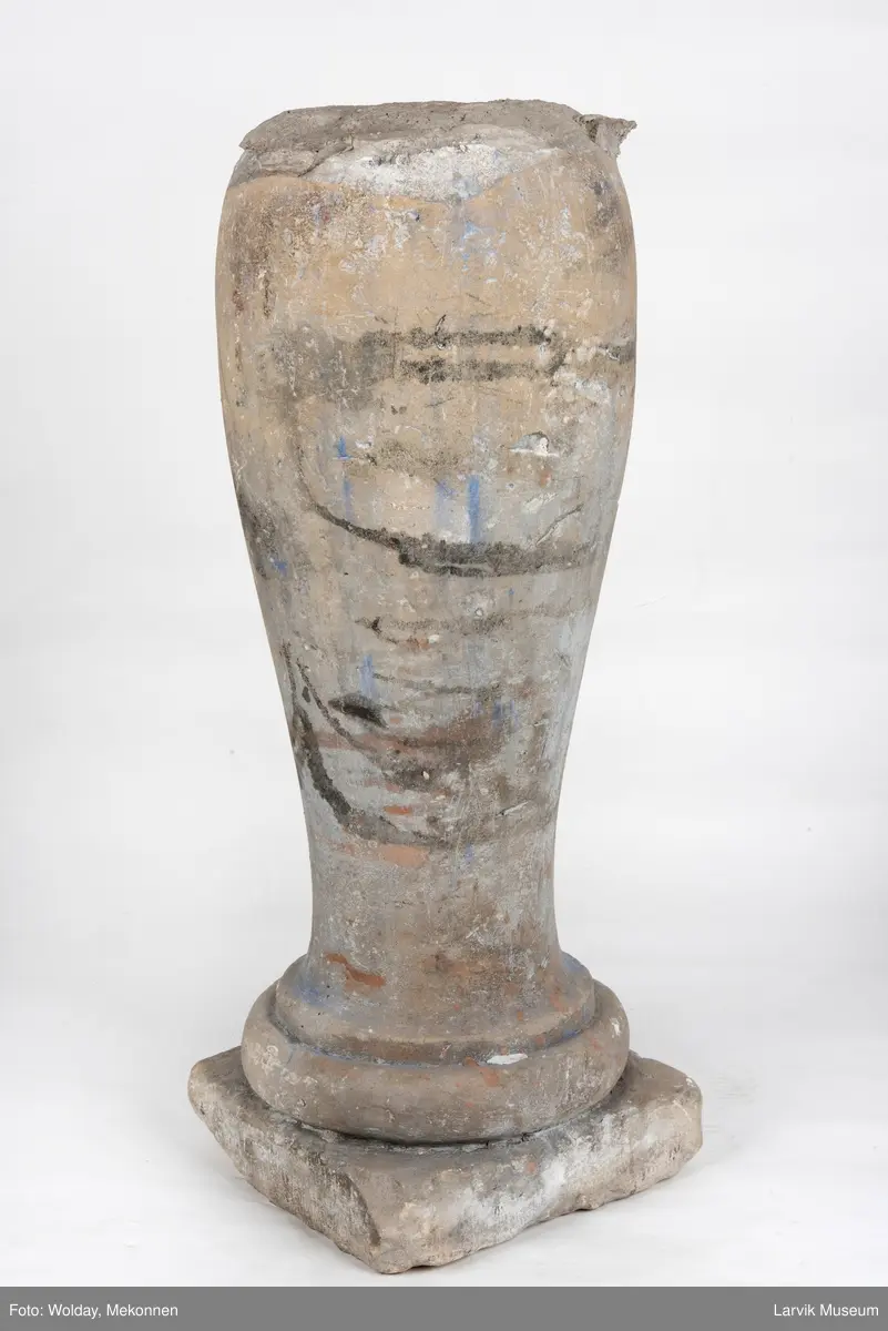 Har rester av dekor.