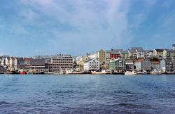 Foto fra havneområdet på Kirkelandet i Kristiansund, med råd