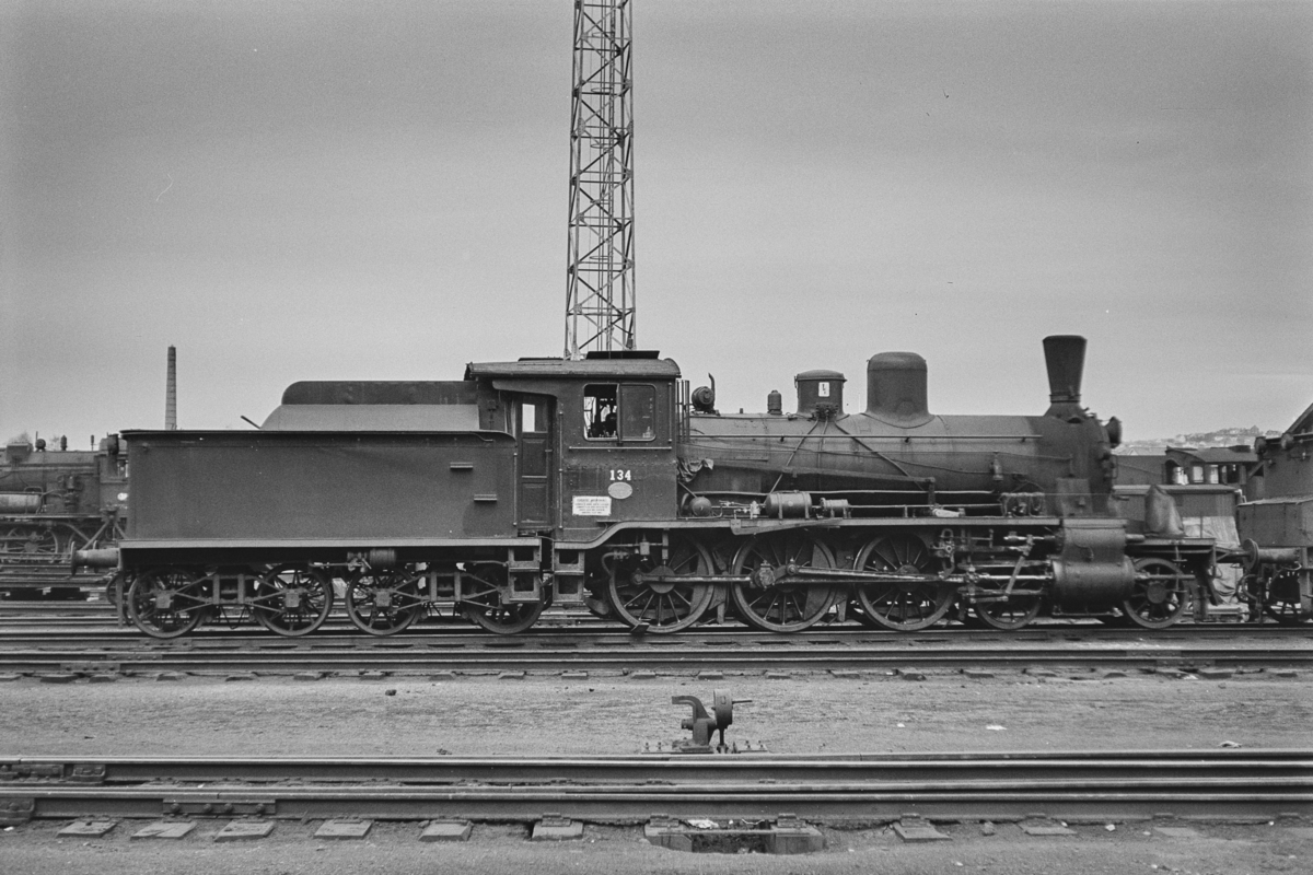 Hensatt damplokomotiv type 18c nr. 134 på Marienborg Verksted.
